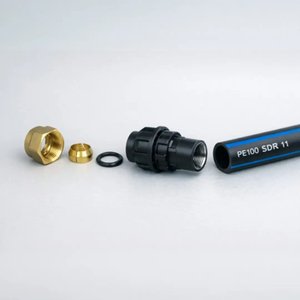 Компрессионный фитинг для пластиковых труб: где он надёжен, а где нет